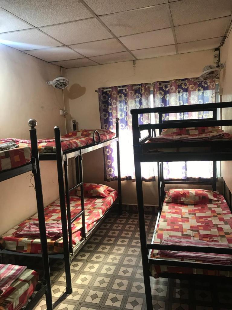 Care Dormitory Bombay Extérieur photo